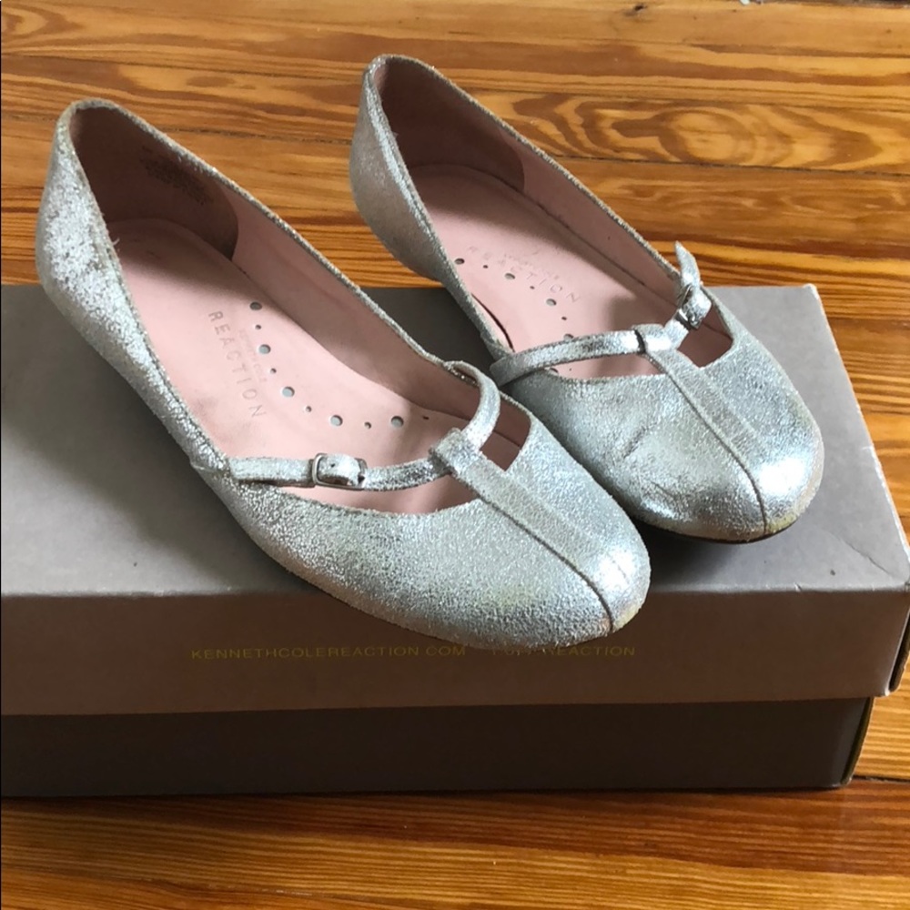 Kenneth Cole reaction flats